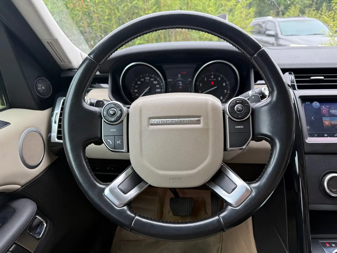 Land Rover Discovery 2017 3.0 SC V6 SE фото 20