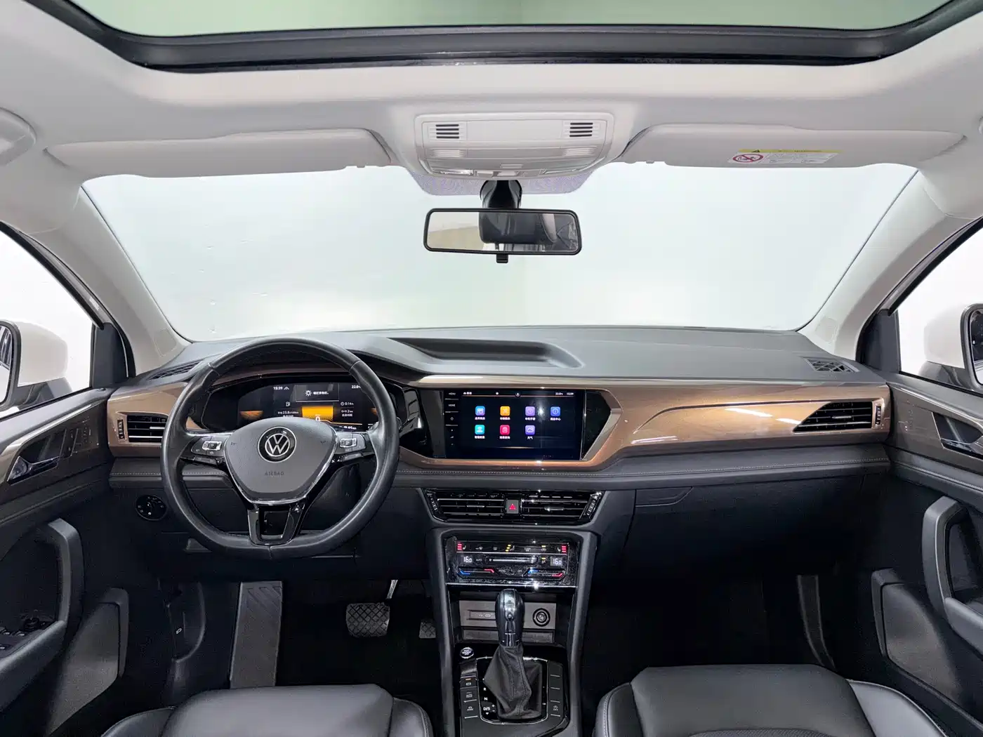 Volkswagen Tharu 2022 280TSI FWD Luxury Edition фото 11