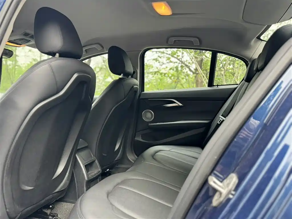 BMW 1 Series 2021 120i M Sport фото 23