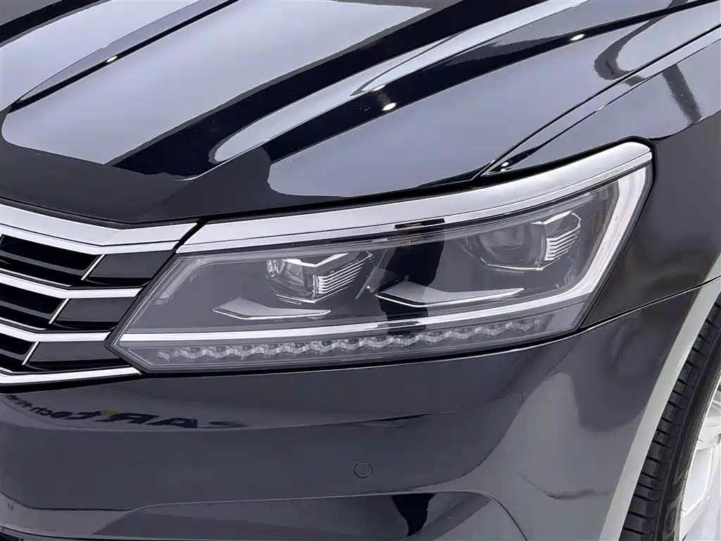 Volkswagen Passat 2017 330TSI DSG Prestige фото 9