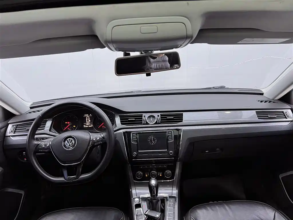 Volkswagen Passat 2017 330TSI DSG Prestige фото 14