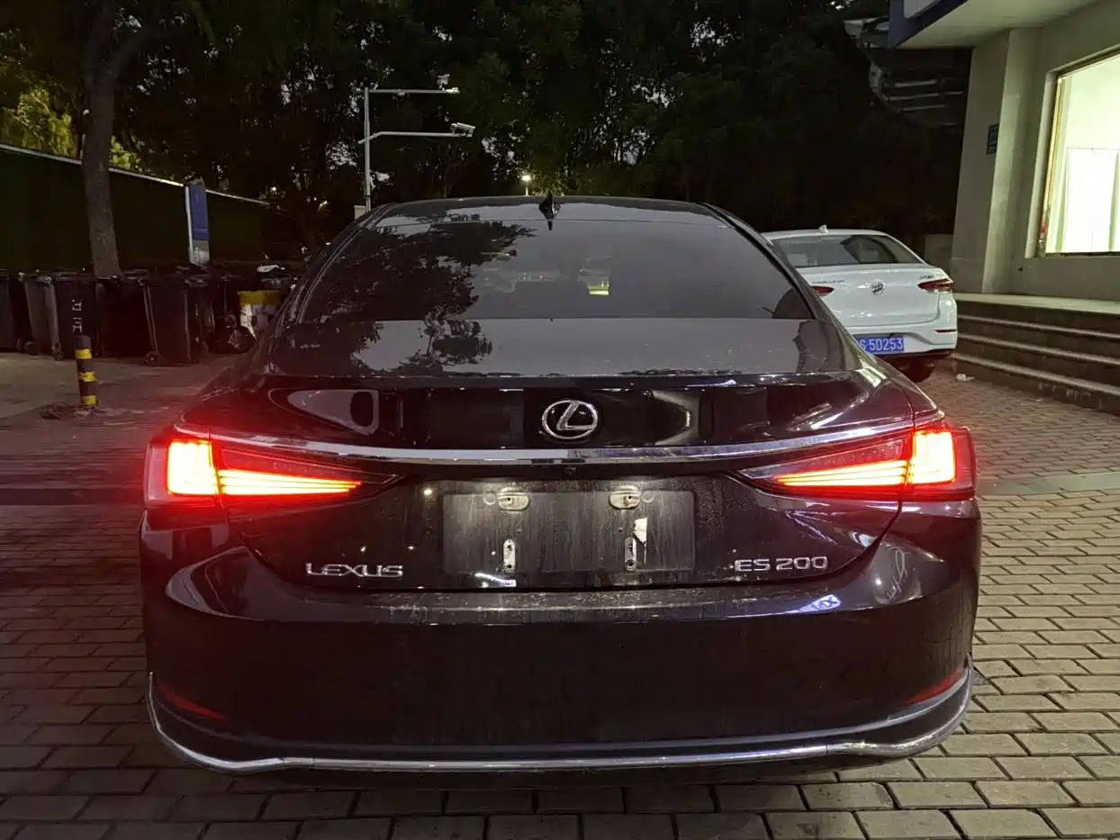 Lexus ES 2020 200 Excellence фото 14