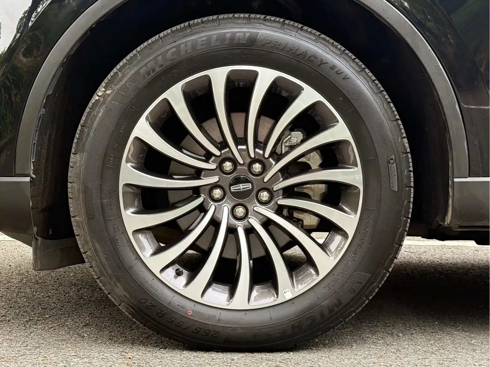 Photo 9 - Lincoln Aviator