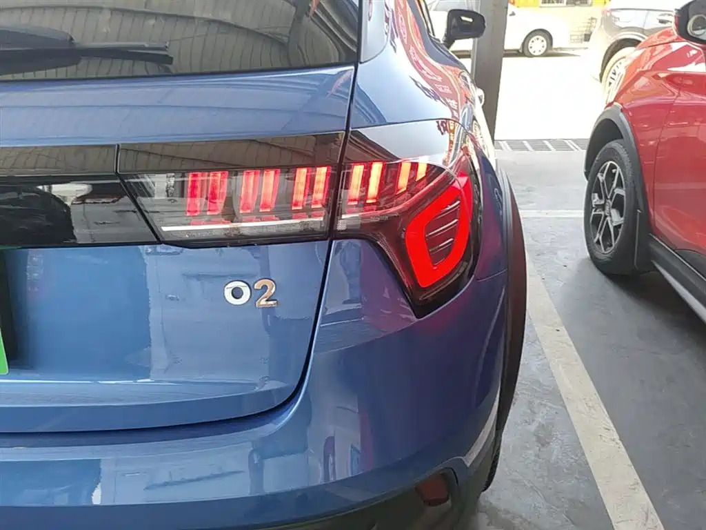 Lynk & Co 02 2018 1.5T DCT 2WD Power Pro Edition China V фото 8