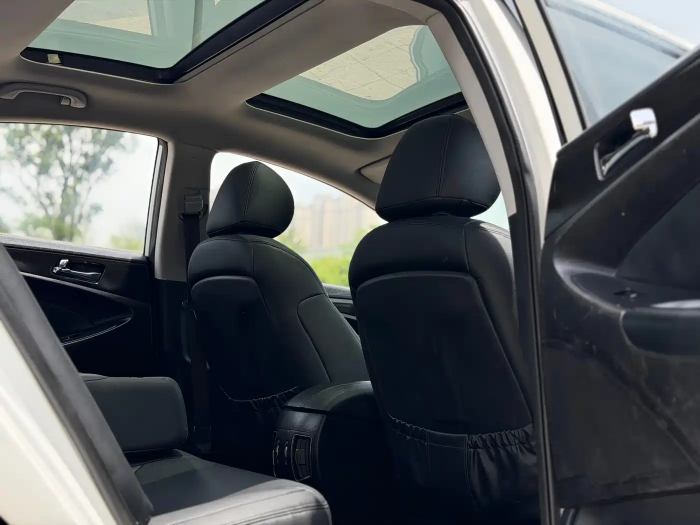 Hyundai Sonata 2011 2.0L Auto Supreme Edition фото 10