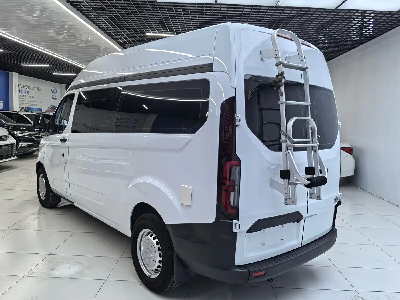 Ford Transit 2023 2023 Model 2.0T Diesel Automatic Multi-purpose Commercial Vehicle Medium Wheelbase Medium Roof 5/6 Seater