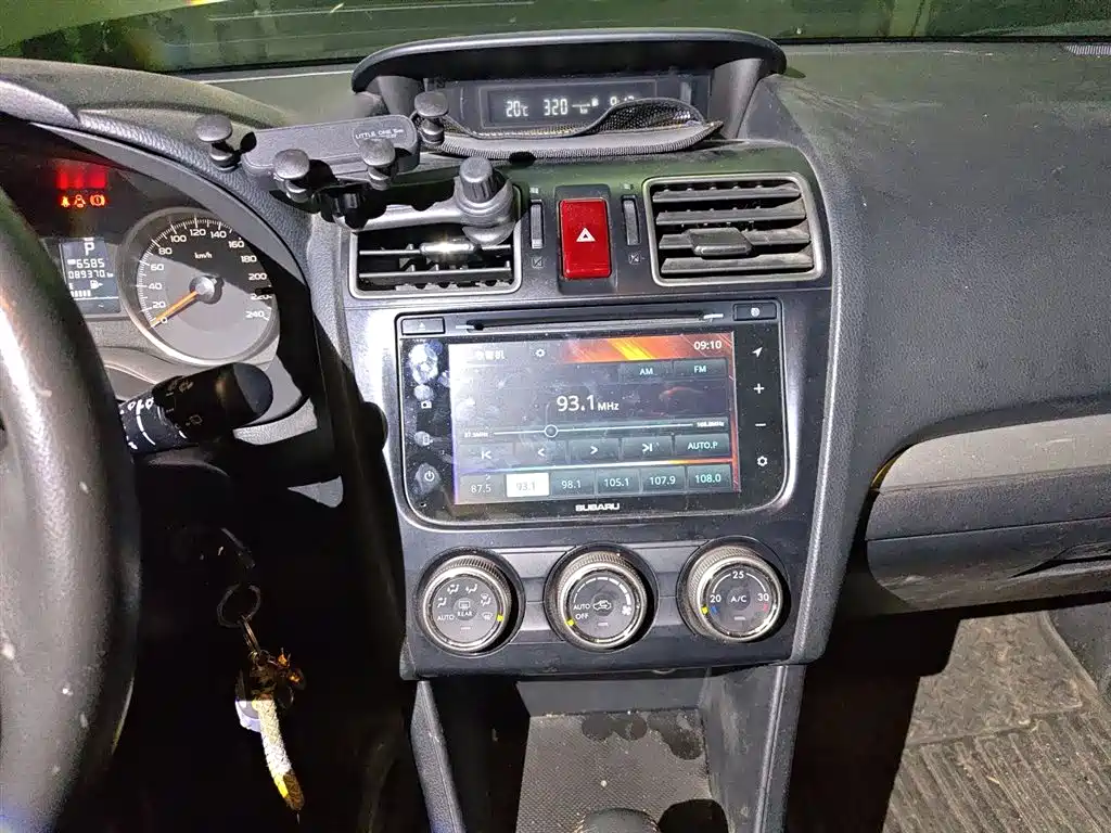 Subaru XV 2016 Model 2.0i Comfort Navigation Edition фото 10