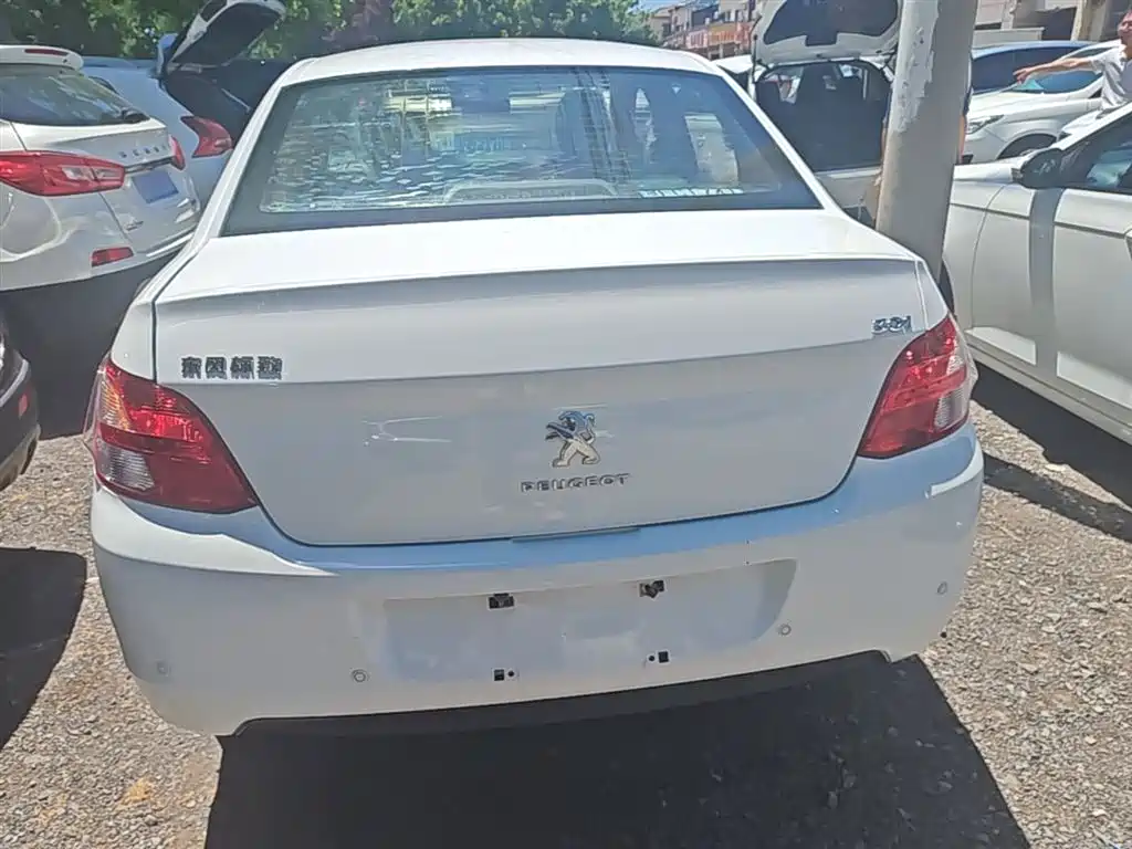 Peugeot 301 2014 1.6L Automatic Comfort Edition фото 6