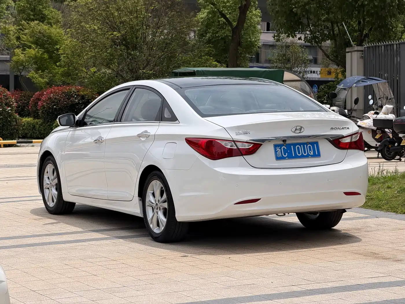 Hyundai Sonata 2011 2.0L Auto Supreme Edition фото 8