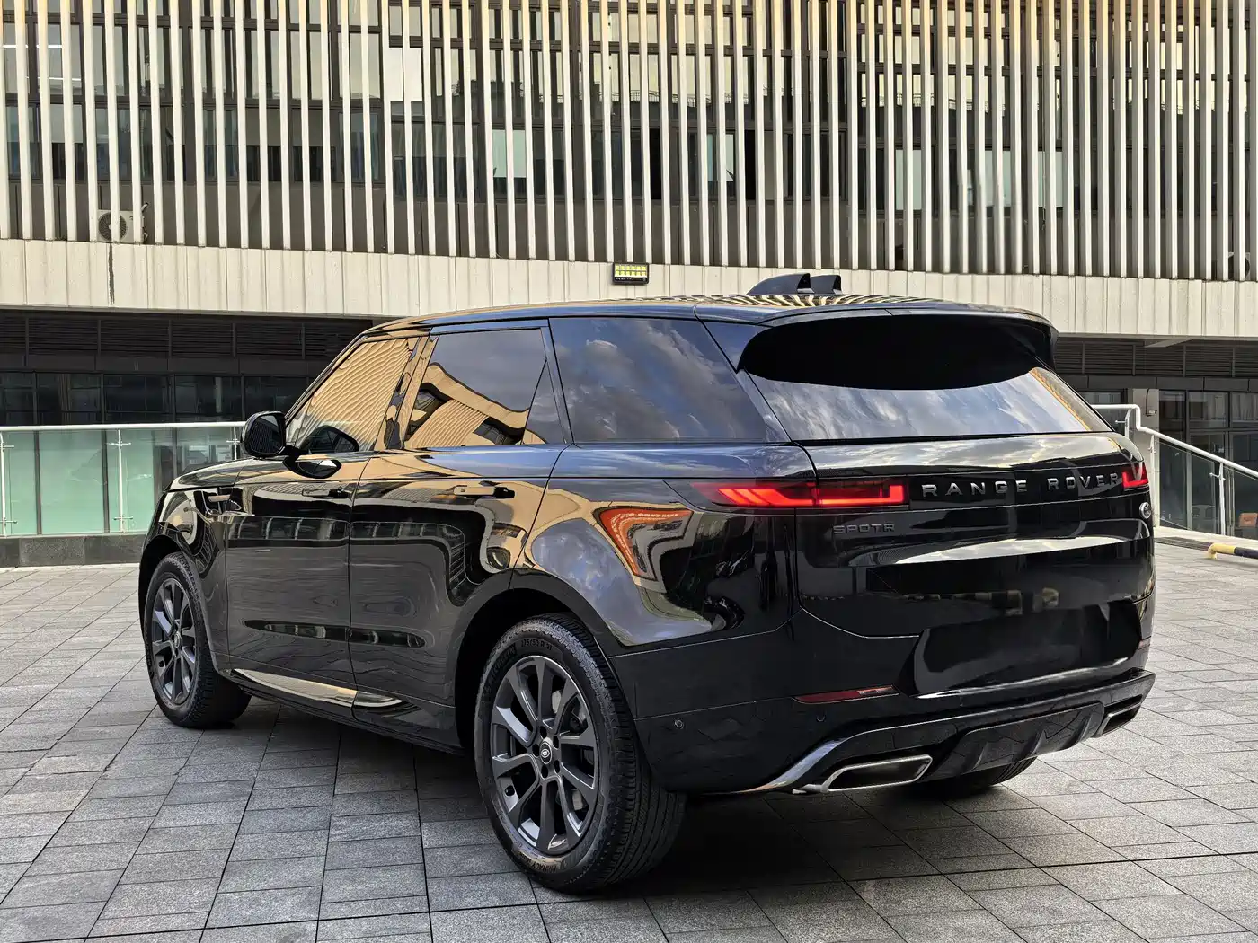 Land Rover Range Rover Sport 2023 400PS Dynamic SE фото 18