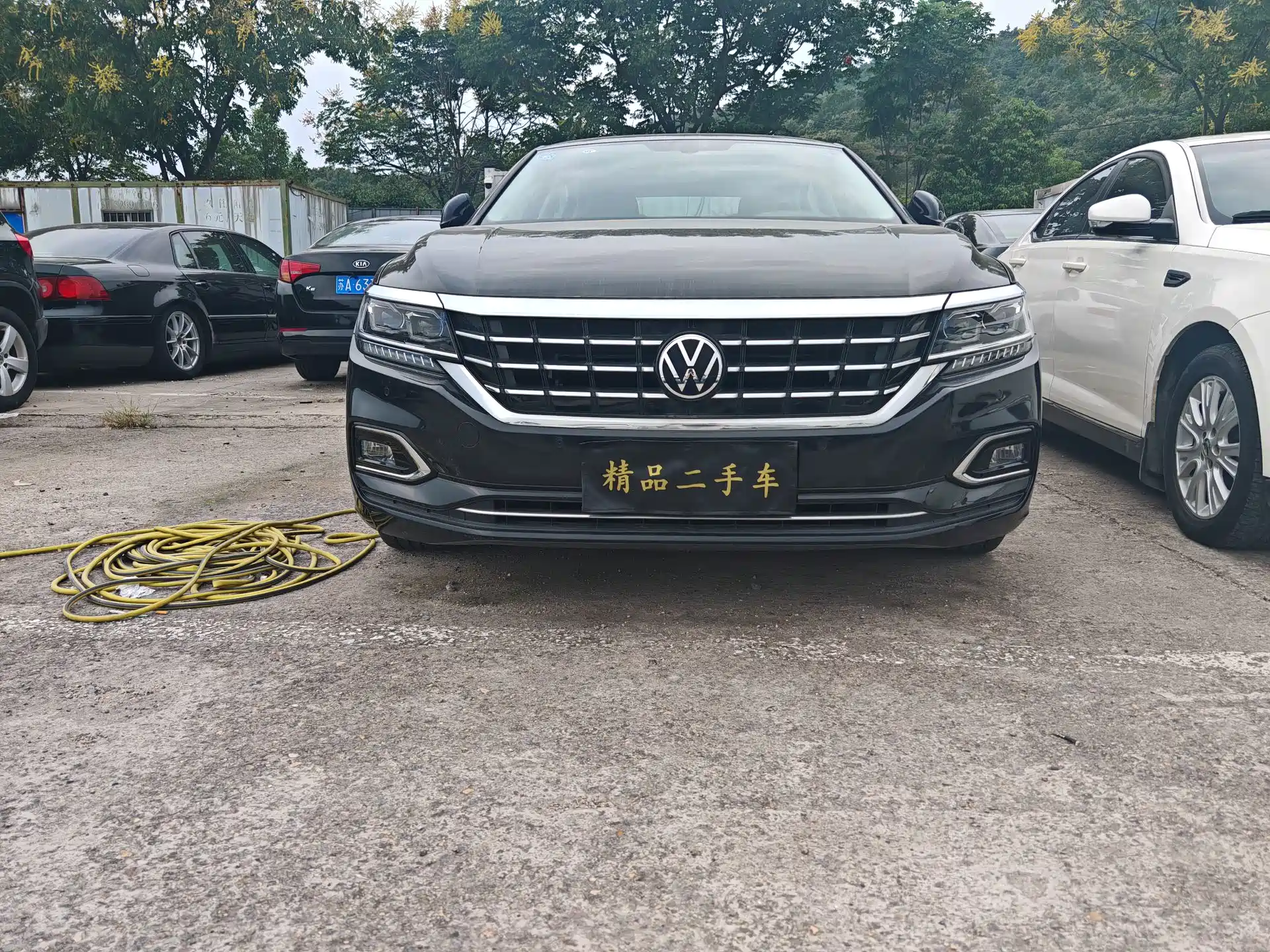 Photo 2 - Volkswagen Passat
