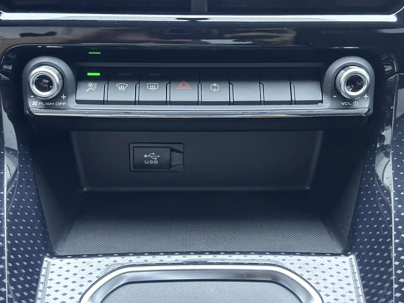 Haval M6 2021 PLUS 1.5T DCT Elite Smart Connect фото 15