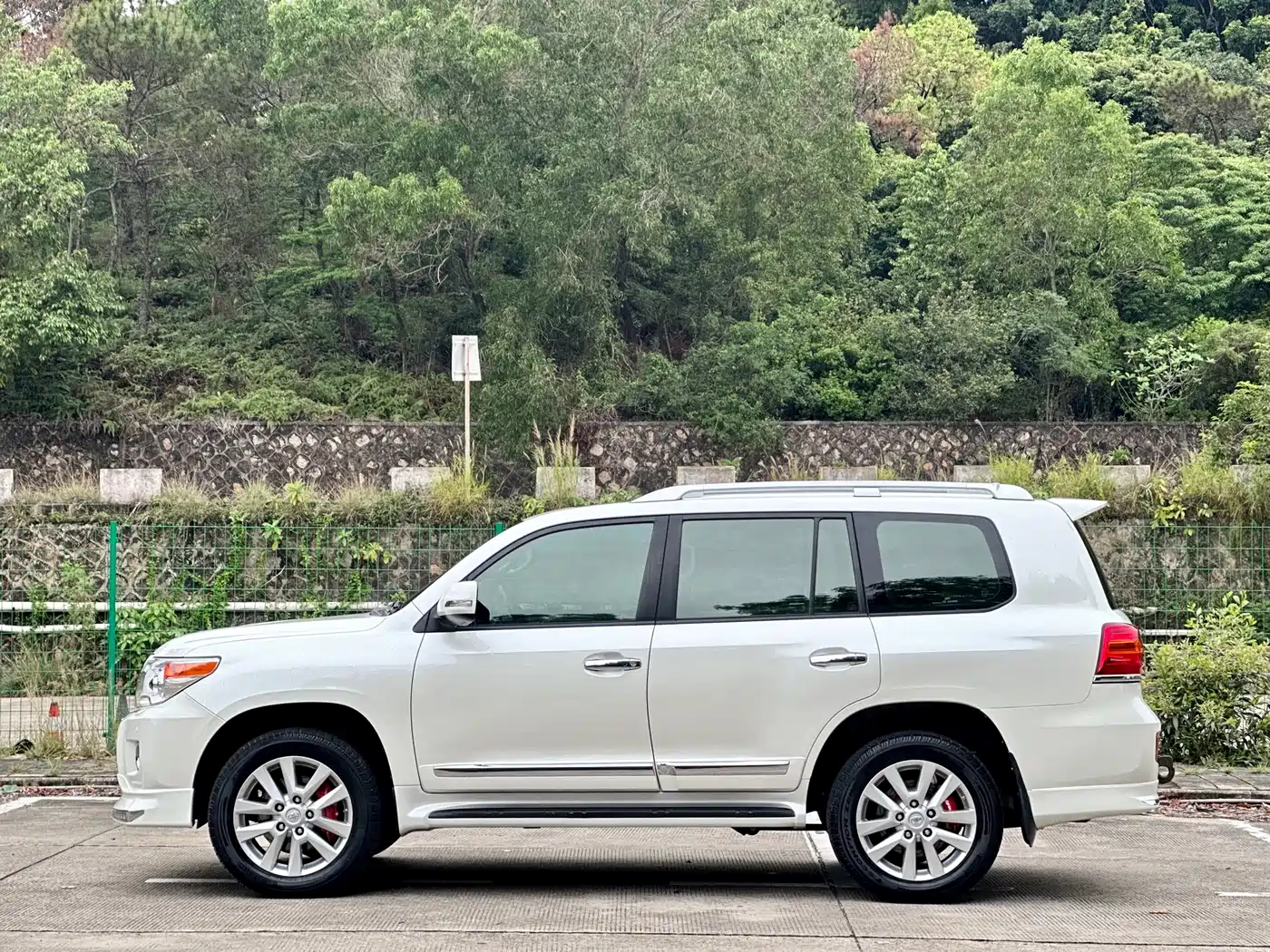 Toyota Land Cruiser (Import) 2015 4.0L V6 Middle East Limited Edition фото 22