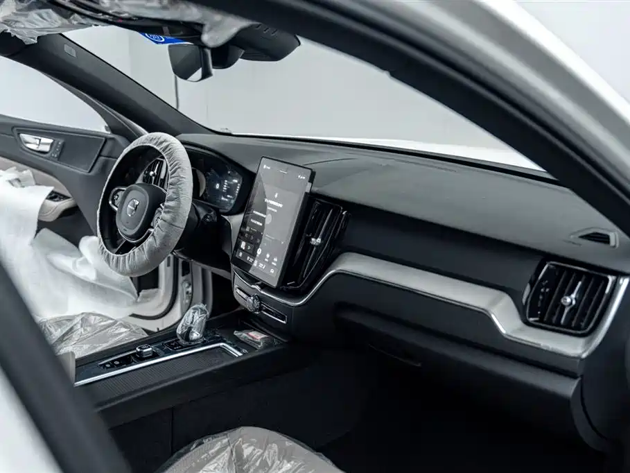 Фото 8 - Volvo XC60