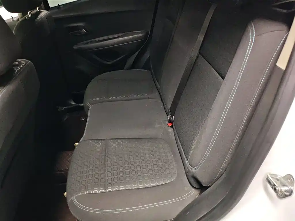 Chevrolet Trax 2016 1.4T Automatic 2WD Comfort Sunroof Edition фото 17