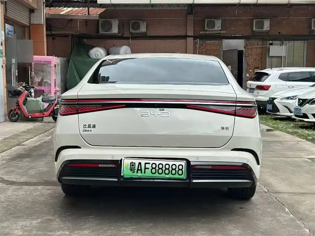 BYD Seal 2023 DM-i 1.5T 121km Premium фото 5