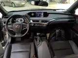 Photo 10 - Lexus UX