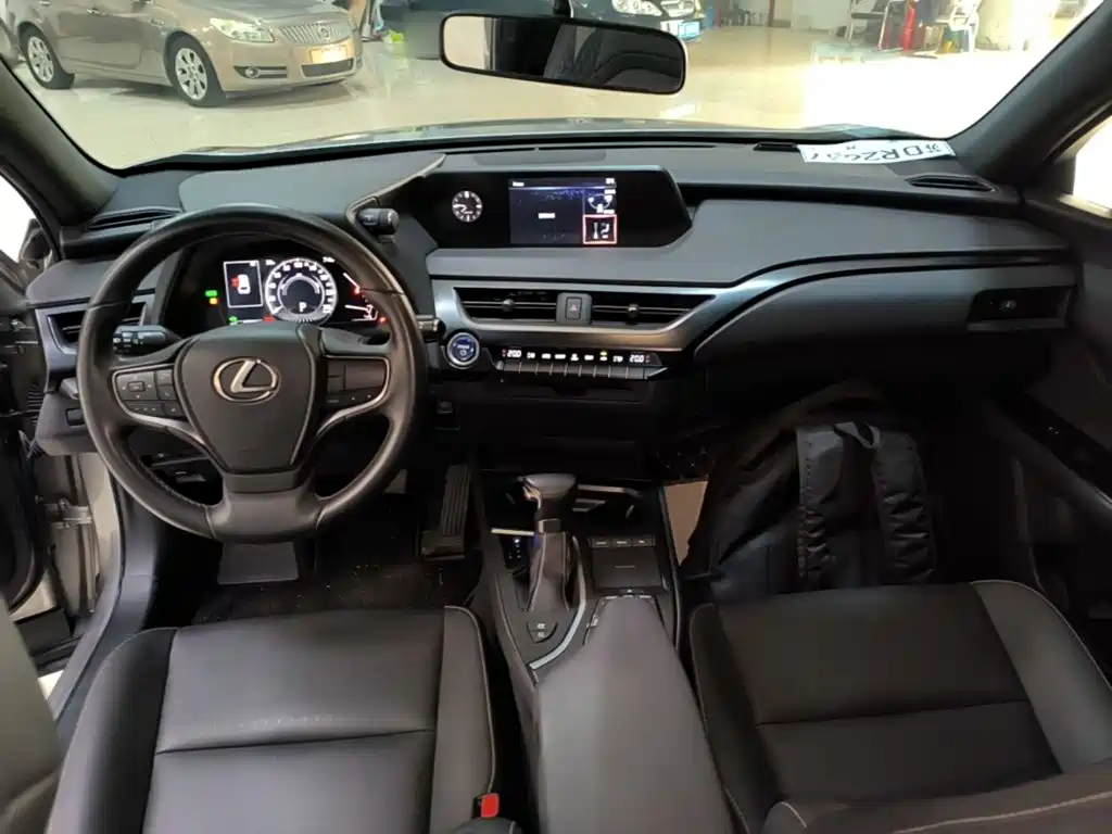 Photo 10 - Lexus UX