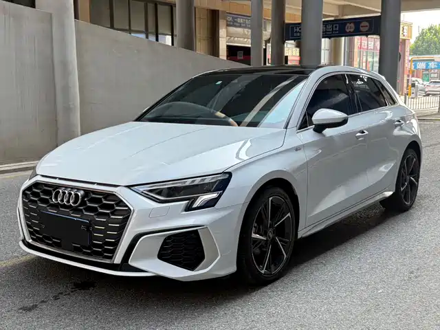 Audi A3 Sportback 35 TFSI, Стиль Спорт