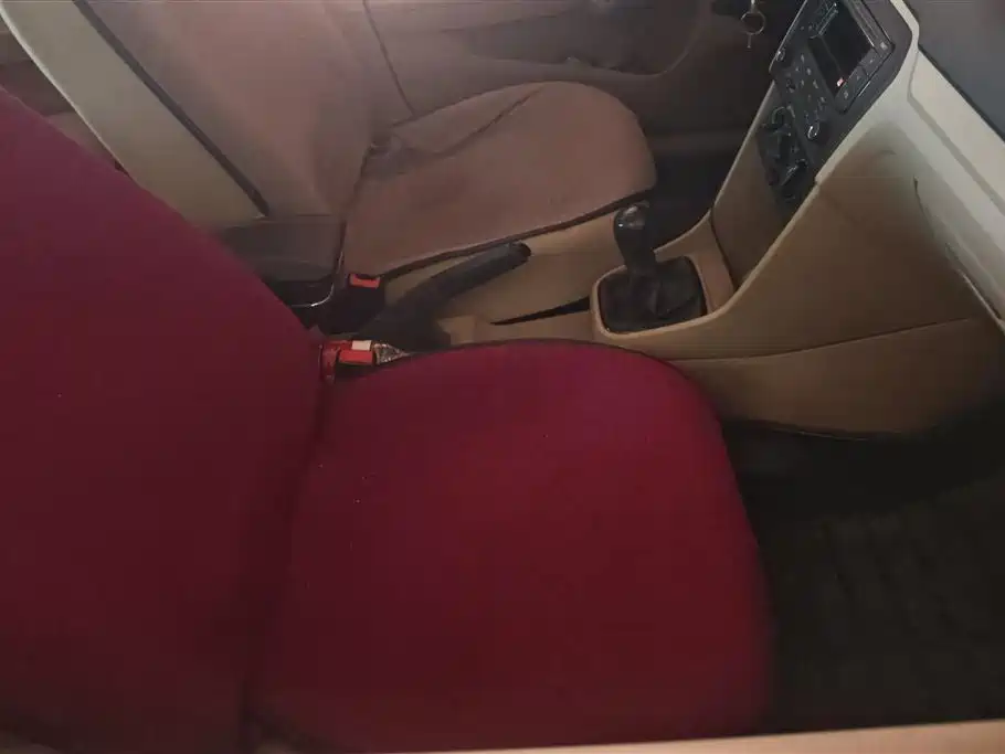 Volkswagen Jetta 2015 Quality Edition 1.4L Manual Fashion фото 8
