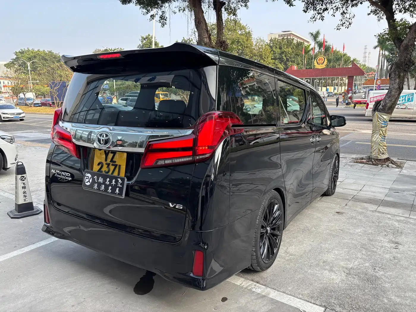 Toyota Alphard 2018 Facelift 3.5L Luxury Edition фото 6
