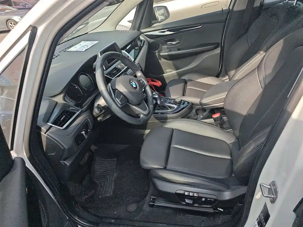 BMW 2 Series Touring 2018 218i M Sport Package фото 15