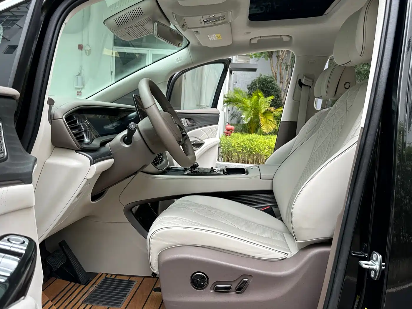 Denza D9 2022 DM-i 970 AWD Flagship фото 14