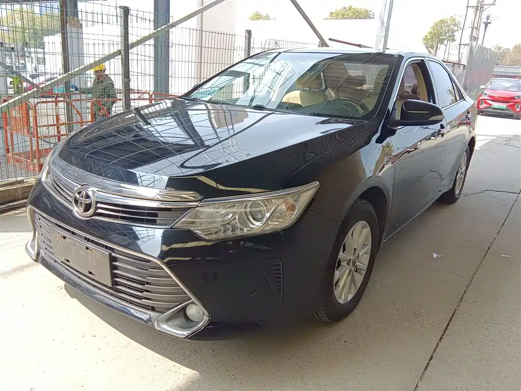 Toyota Camry 2015 2.0G Leading Edition фото 2