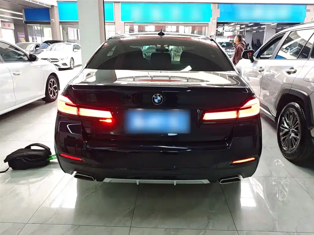 BMW 5 Series 2022 Facelift 530Li Leading M Sport Package фото 4