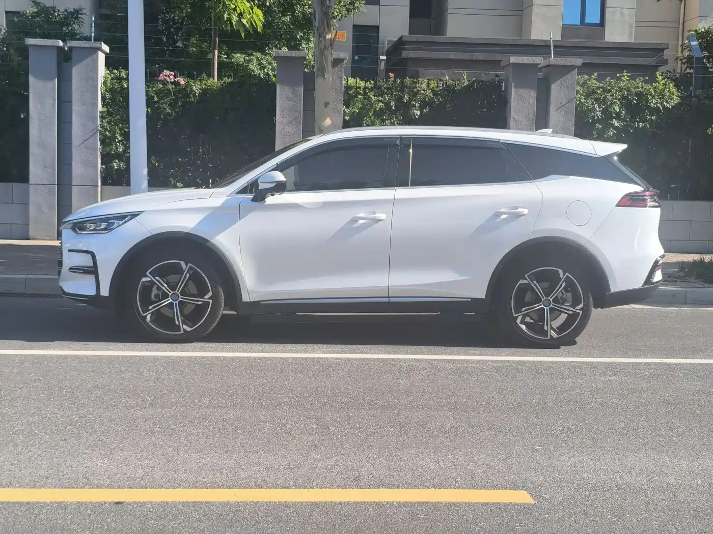 BYD Tang New Energy 2023 Model DM-i Champion Edition 112KM Honor фото 3