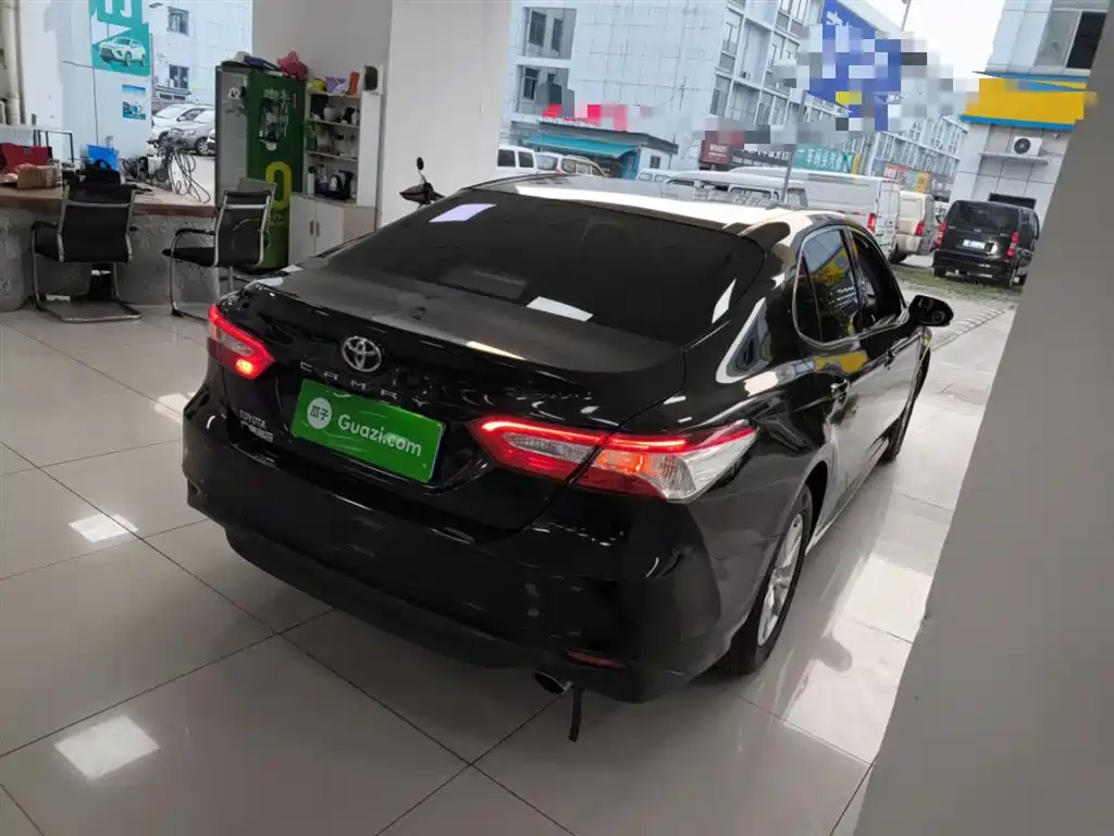 Toyota Camry 2018 2.0E Elite Edition фото 5