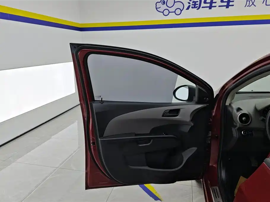 Chevrolet Aveo 2014 Sedan 1.4SL MT Luxury Edition фото 7