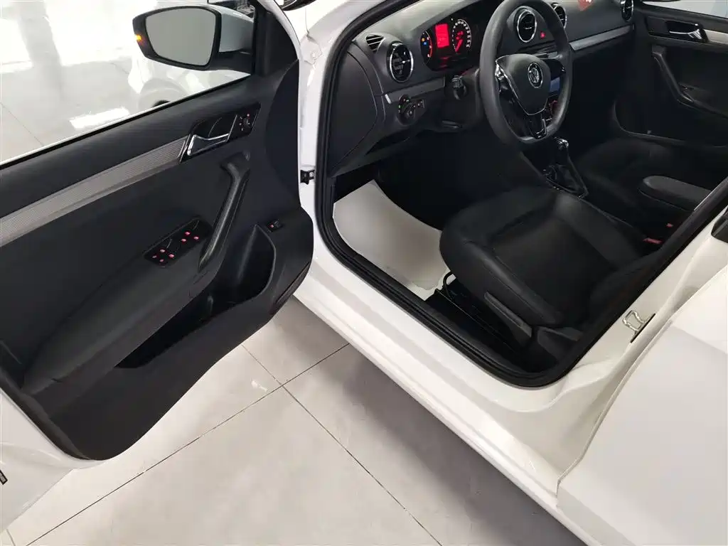 Volkswagen Jetta 2017 1.5L Automatic Comfort фото 16