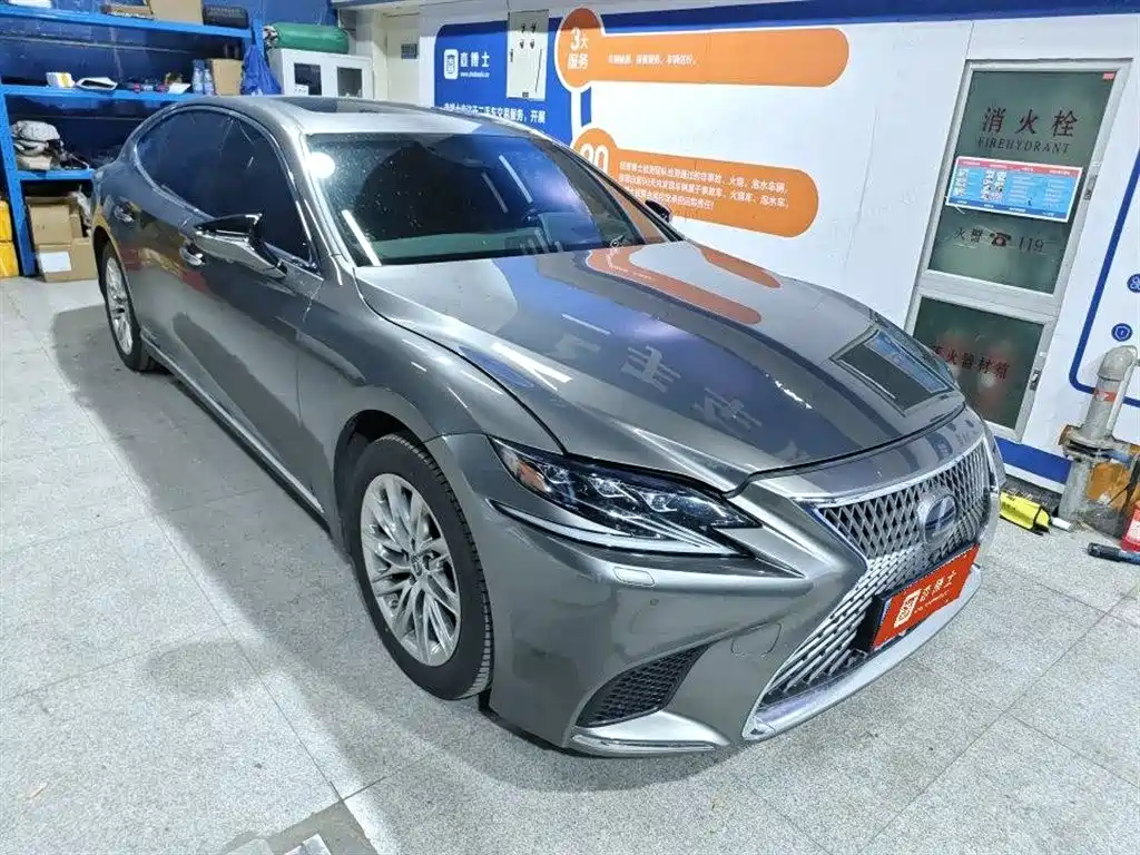 Lexus LS 2018 500h Luxury Edition China V фото 2