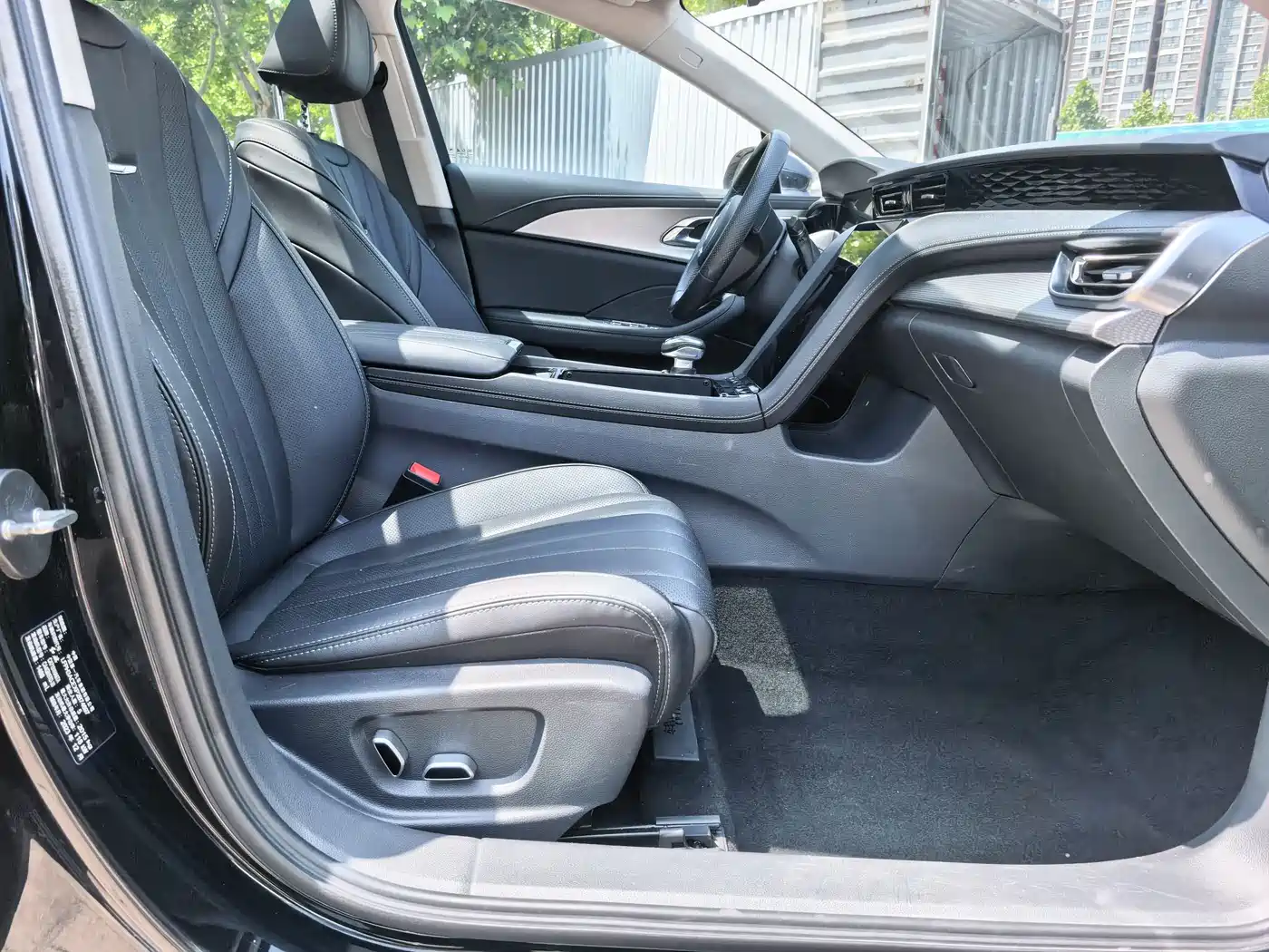 Hongqi H5 2024 1.5T DCT Smart Connect Flag Rhythm Edition фото 23