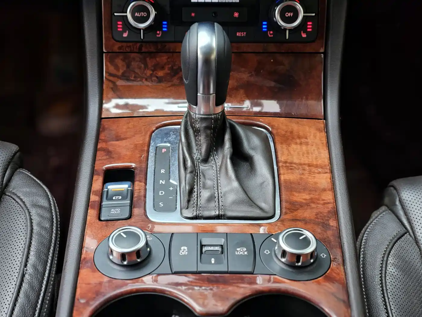 Volkswagen Touareg 2011 3.0TSI Comfort фото 23