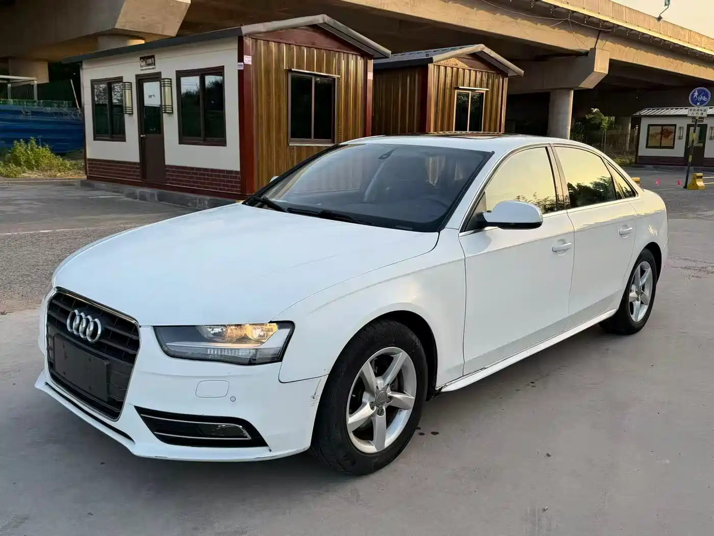 Audi A4L 2013 30 TFSI Automatic Comfort фото 2