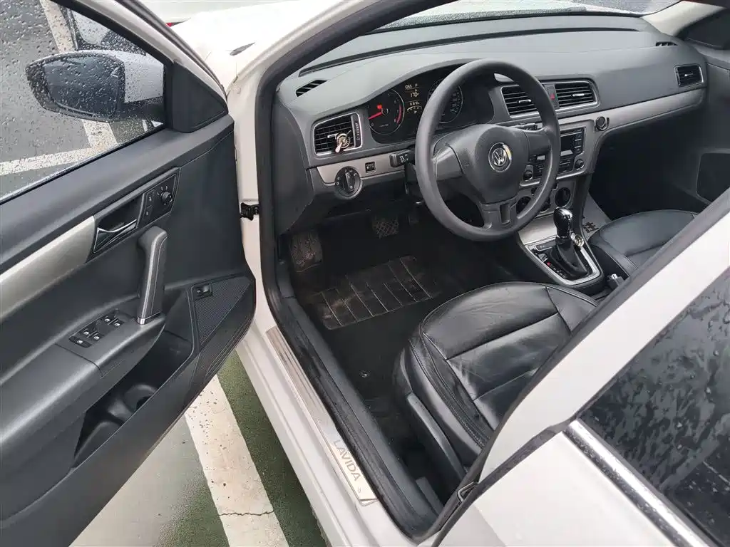Volkswagen Lavida 2013 Facelift Classic 1.6L Automatic Comfort фото 16
