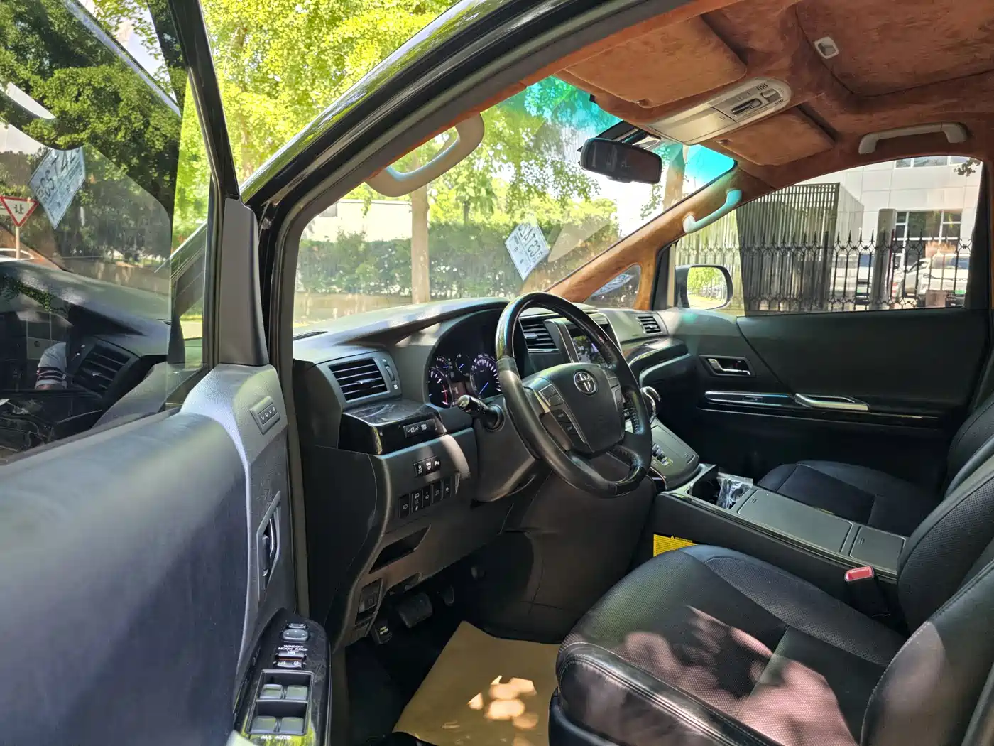 Toyota Alphard 2012 3.5L Premium Edition фото 31