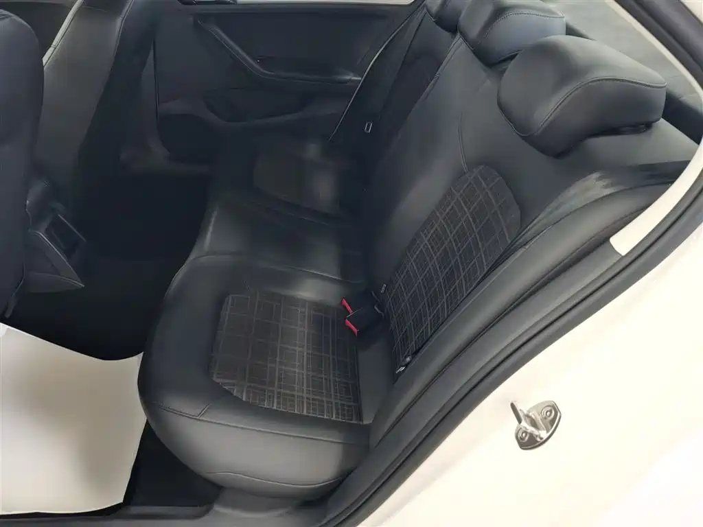 Volkswagen Jetta 2017 1.5L Automatic Comfort фото 17