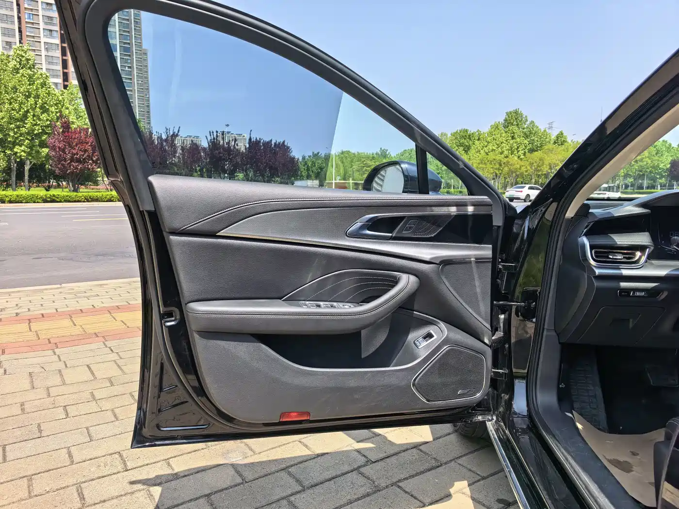 Hongqi H5 2024 1.5T DCT Smart Connect Flag Rhythm Edition фото 5