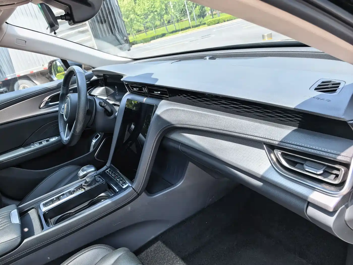 Hongqi H5 2024 1.5T DCT Smart Connect Flag Rhythm Edition фото 24