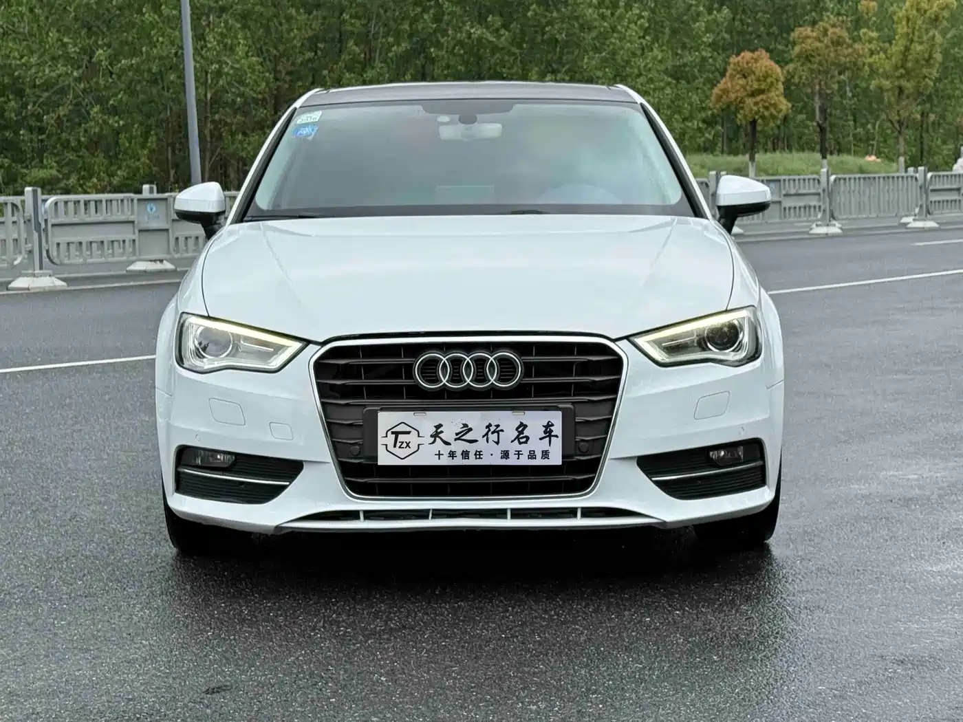 Audi A3 2016 Sportback 35 TFSI Leadership фото 2