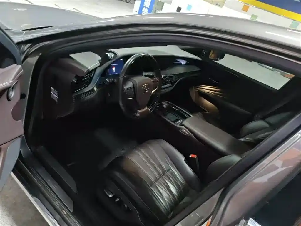 Lexus LS 2018 500h Luxury Edition China V фото 6
