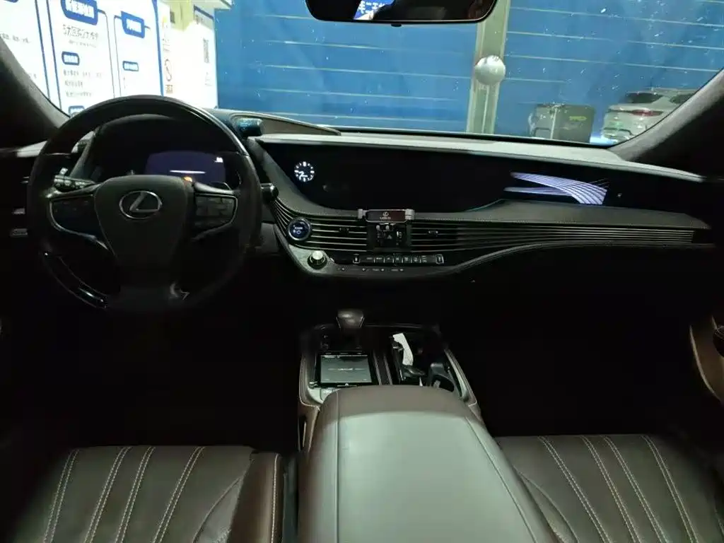 Lexus LS 2018 500h Luxury Edition China V фото 4