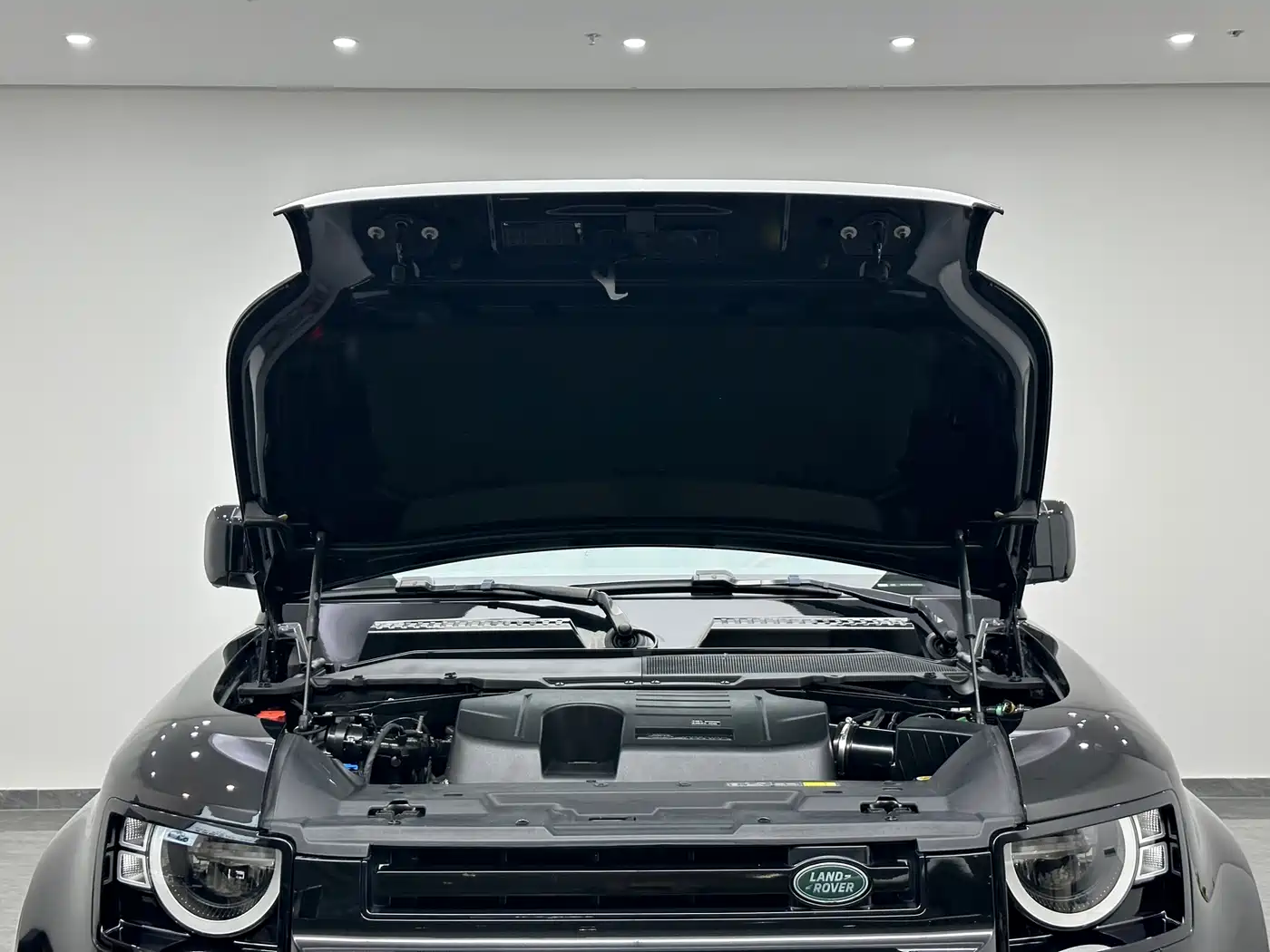 Land Rover Defender 2021 110 P400 SE фото 18