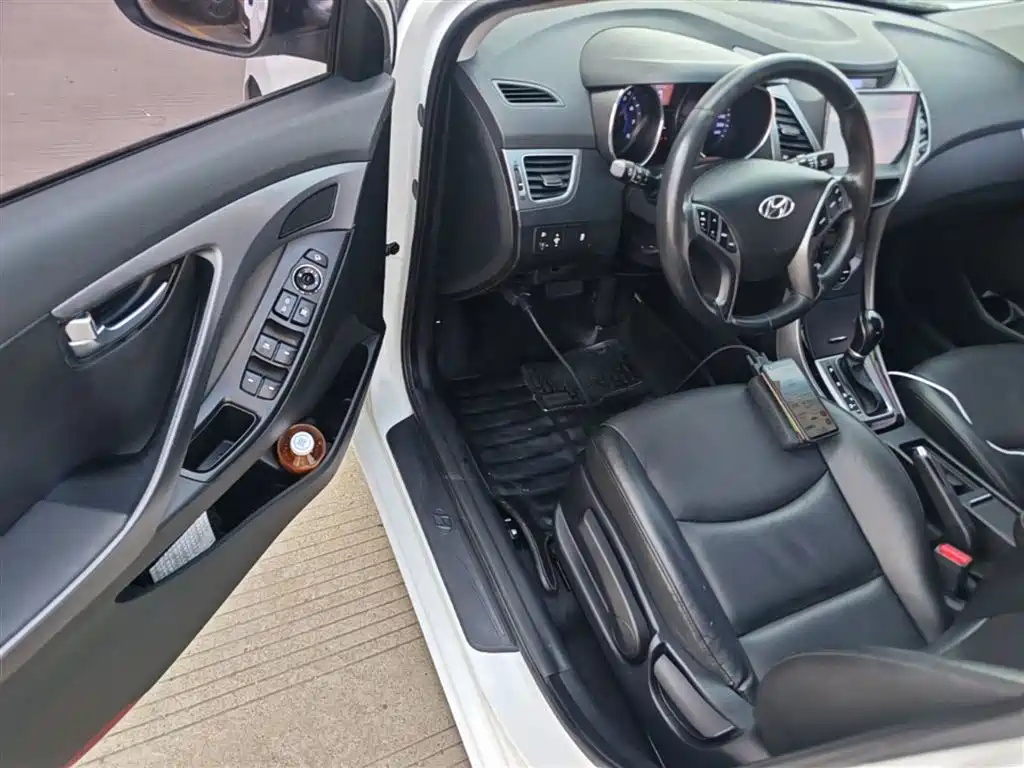Hyundai Langdong 2015 1.6L Auto Exclusive фото 16