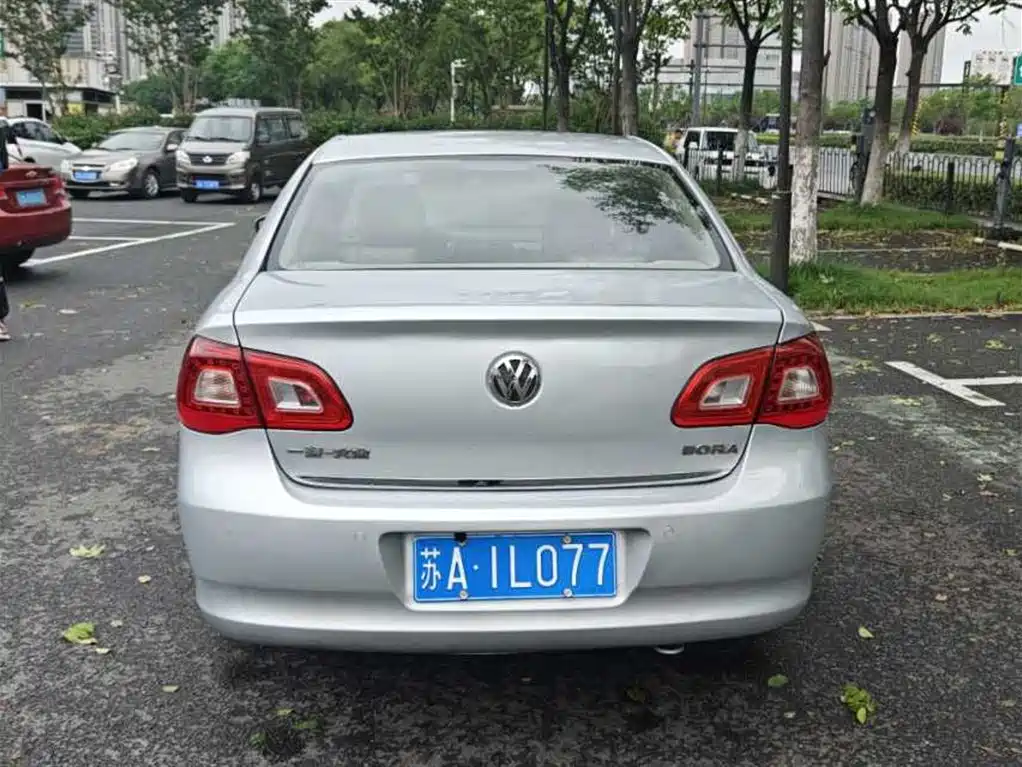 Volkswagen Bora 2012 1.6L Automatic Luxury Model фото 8