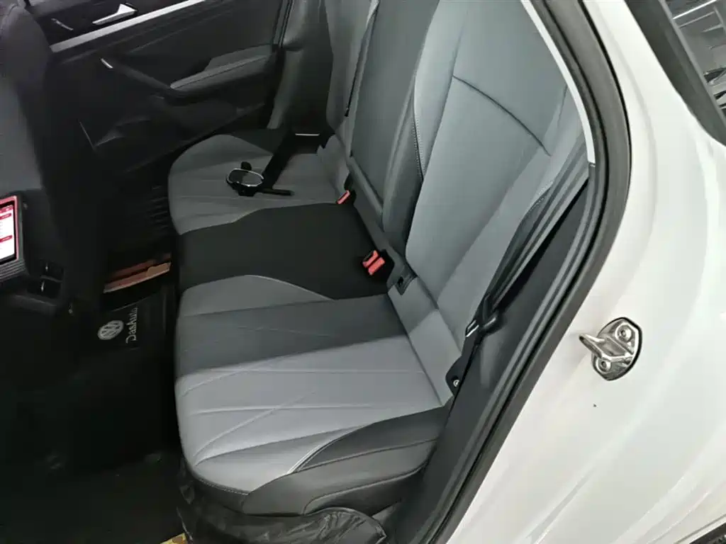Volkswagen Lavida 2023 1.5L Auto Five Million Edition фото 17