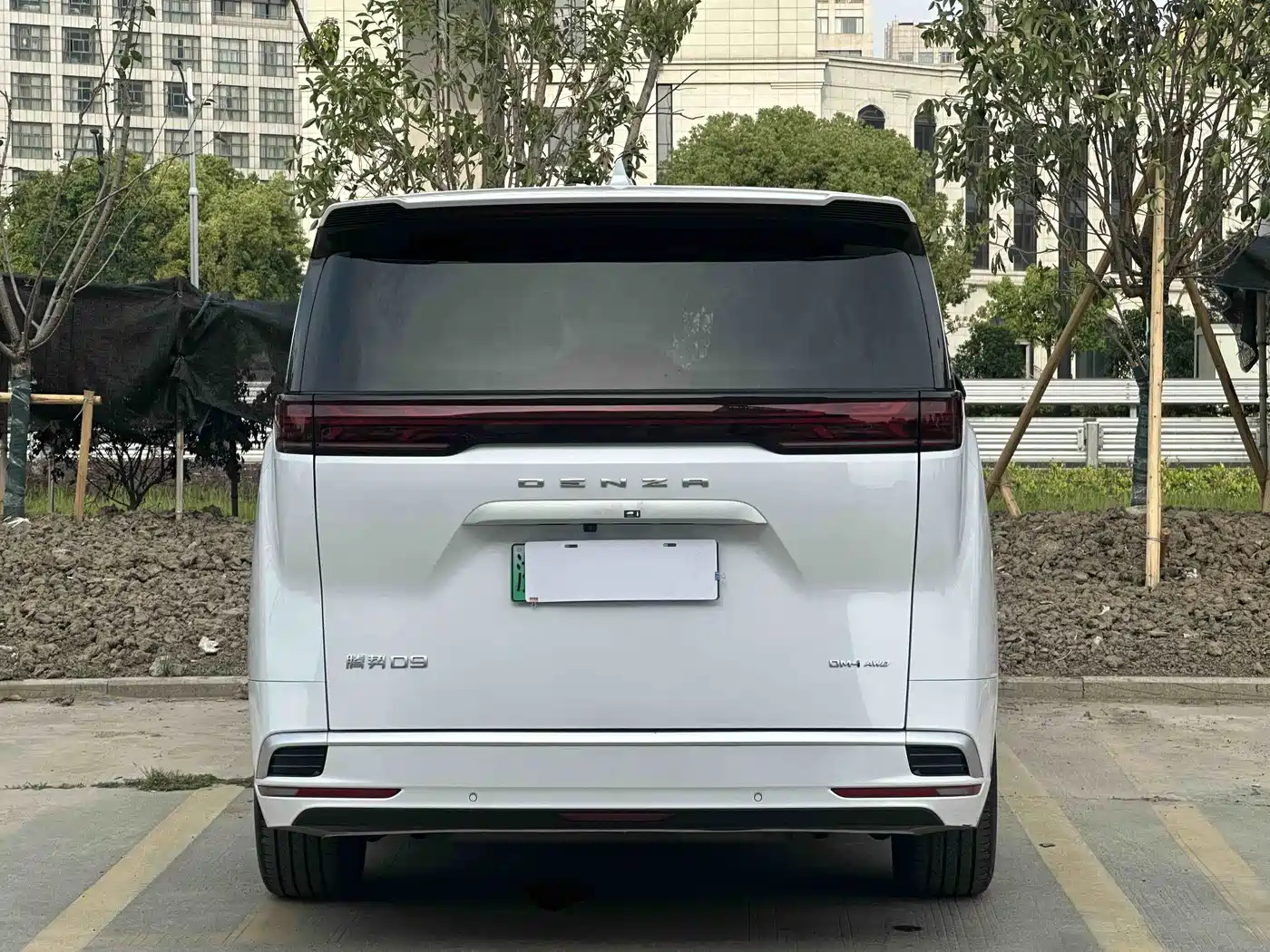 Denza D9 2024 DM-i 980 AWD Prestige фото 6